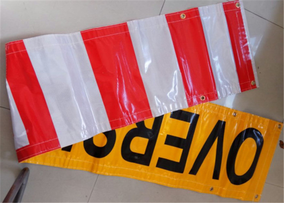 China As bandeiras feito-à-medida exteriores do vinil imprimiram o preto amarelo para o negócio fornecedor