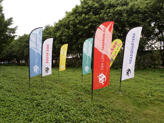 Bandeiras relativas à promoção impressas da pena da cor feita sob encomenda exterior da bandeira de praia