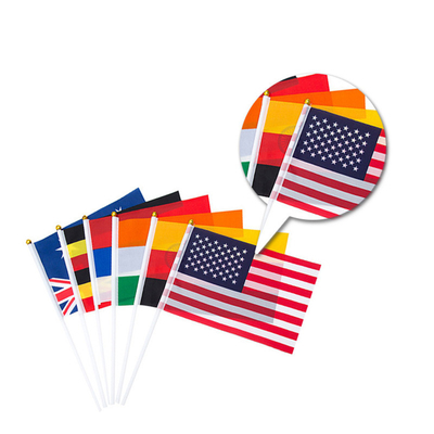 Bandeiras à mão personalizadas que acenam a bandeira pequena com Polo plástico